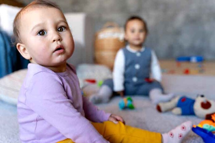 Bebê-com-olho-vesgo-Saiba-quando-o-estrabismo-é-normal-e-quando-procurar-um-médico