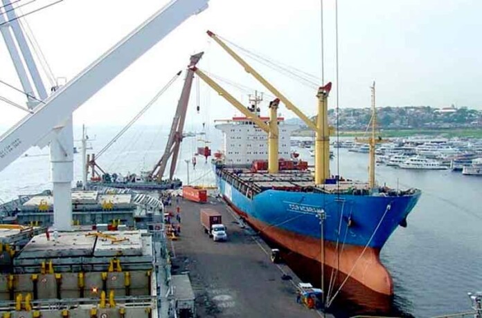 Carga-no-Porto-de-Manaus