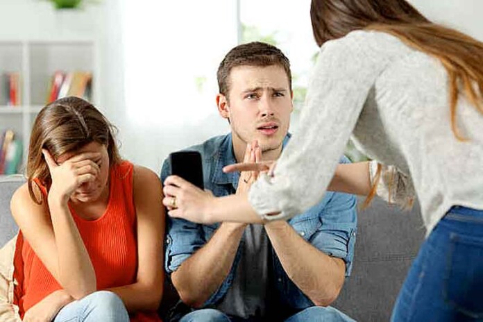 Curtir-fotos-sensuais-de-desconhecidos-é-traição