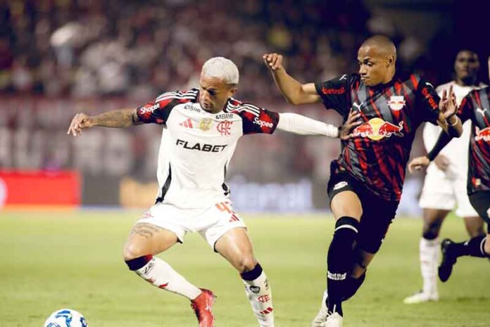 De-virada,-Flamengo-bate-Bragantino-e-fica-a-um-ponto-da-liderança