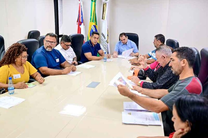 Deputado-Roberto-Cidade-assegura-tapa-buracos-e-projeto-definitivo-para-a-AM-240