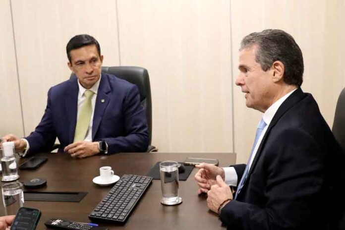 Deputado-Sidney-Leite-com-o-ministro-da-Pesca-e-Aquicultura,-André-de