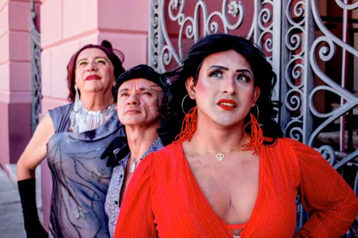 Espetáculo-É-Tempo-de-Amar-homenageia-vidas-LGBTQIPNA+-no-Teatro-Gebes-Medeiros