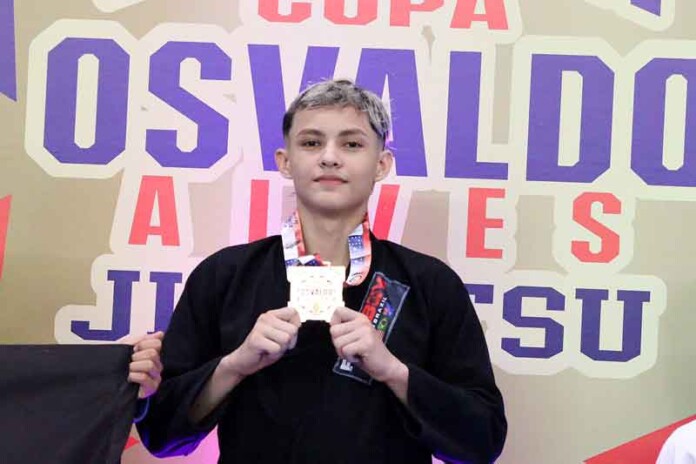 Jovem-lutador-do-Jorge-Teixeira-é-campeão-da-Copa-Osvaldo-Alves-de-Jiu-Jítsu-2025