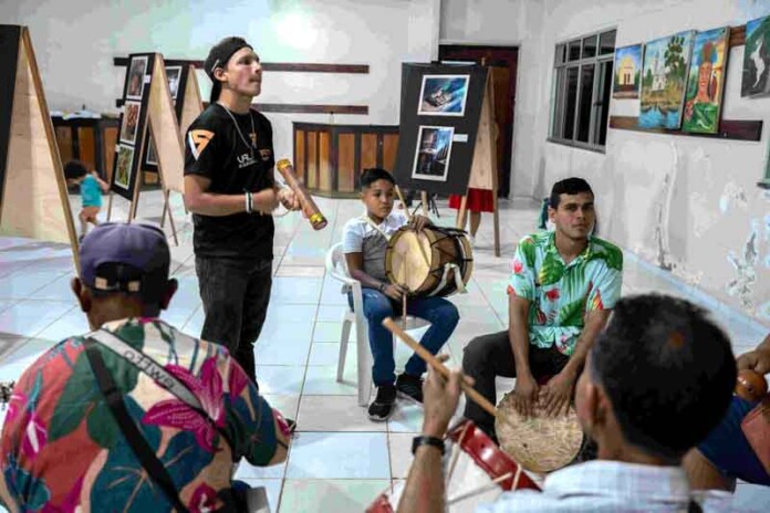 Maués-sedia-exposição-fotográfica-que-retrata-a-Rota-do-Guaraná