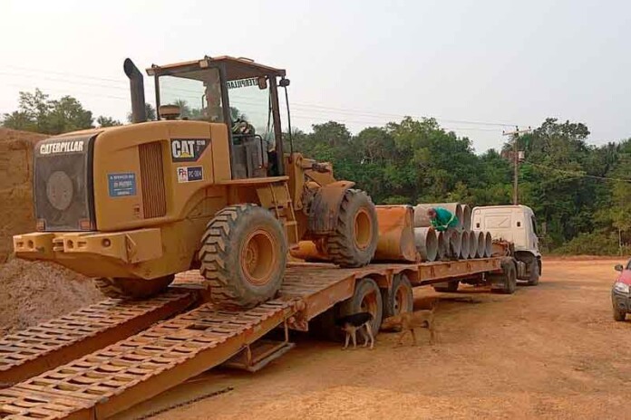 Pavimentação-de-ramais-avança-no-Careiro-com-obras-em-Maçarico-e-Cabeceira-do-Purupuru1