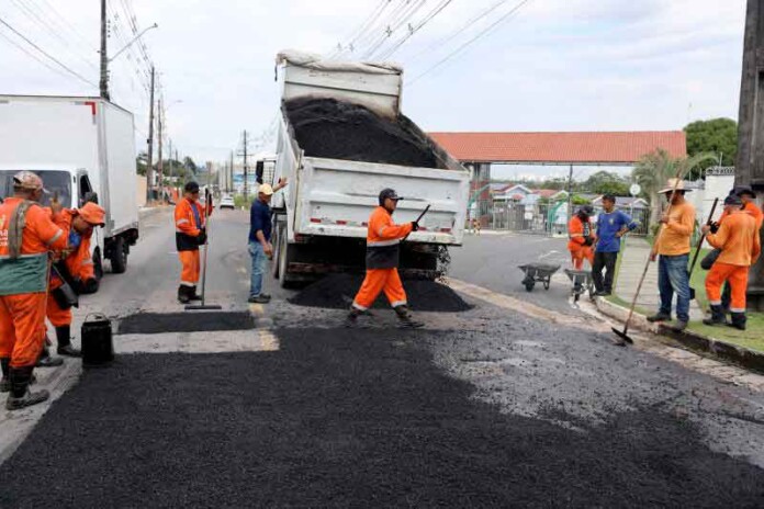 Rua-no-bairro-Novo-Aleixo-recebe-novo-asfalto-e-melhorias-na-mobilidade-urbana