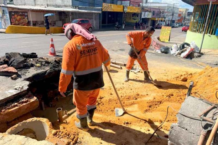 Seminf-inicia-reparo-em-rua-da-Betânia-após-rompimento-causado-por-tubulação-de-água