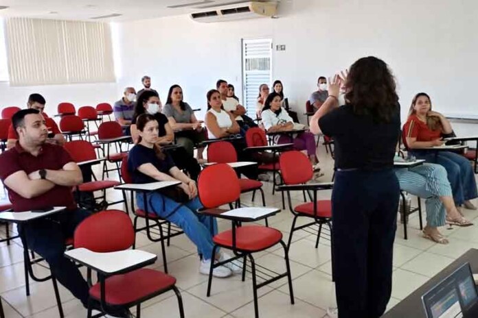 Semsa-capacita-dentistas-da-rede-municipal-em-tratamento-de-canal