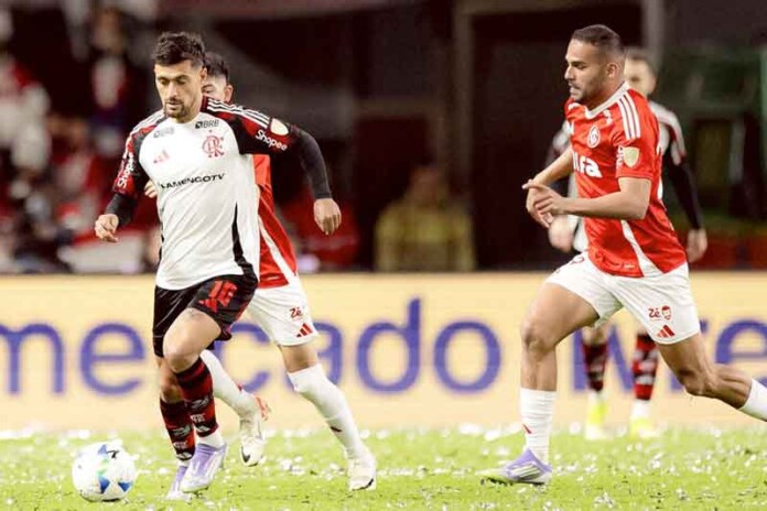 Arrascaeta-e-Pedro-brilham,-e-Flamengo-despacha-o-Internacional-da-Libertadores