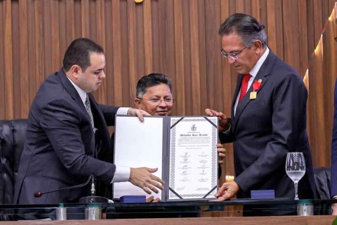 Assembleia-celebra-amazonenses-que-engrandecem-a-Justiça-brasileira