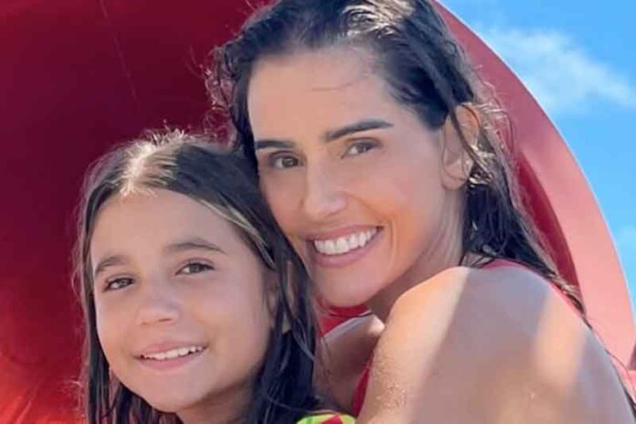 Deborah-Secco-confessa-dificuldade-em-ver-a-filha-sofrer