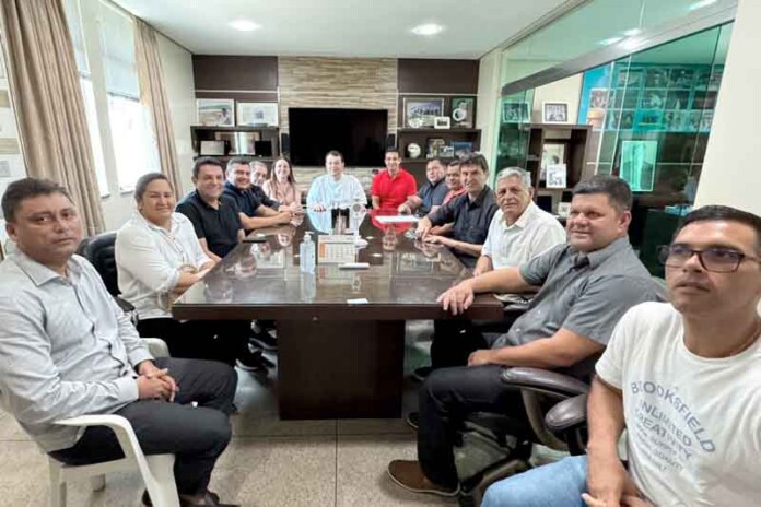 Eduardo-Braga-reforça-compromisso-com-o-interior-ao-se-reunir-com-prefeitos-do-Amazonas