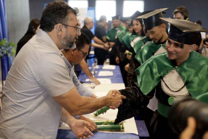 Eneva-e-Governo-do-Amazonas-celebram-formatura-da-primeira-turma-da-escola-técnica-integral-em-Silves