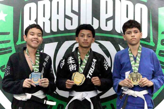 Equipe-White-House-conquista-Norte-Brasileiro-Kids-de-Jiu-Jítsu-Esportivo-2025,-em-Manaus