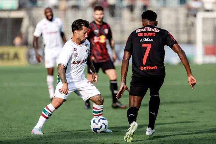 Fluminense-cochila_-erra-demais-e-leva-baile-do-Bragantino