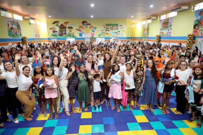 Mais-de-300-mamães-celebram-Agosto-Dourado-em-Parintins-com-apoio-e-aprendizado