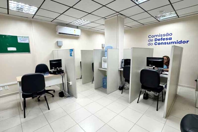 Paulo-Tyrone-garante-mais-eficiência-no-atendimento-ao-consumidor-na-Câmara-de-Manaus