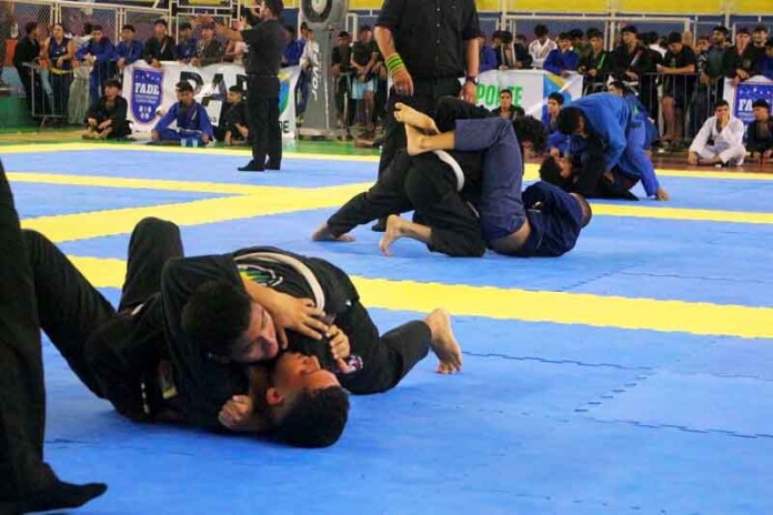 Primeiro-campeonato-escolar-de-Jiu-Jitsu-mobiliza-centenas-e-marca-época