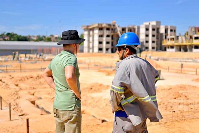 Residencial-com-576-moradias-avança-na-avenida-do-Turismo,-em-Manaus