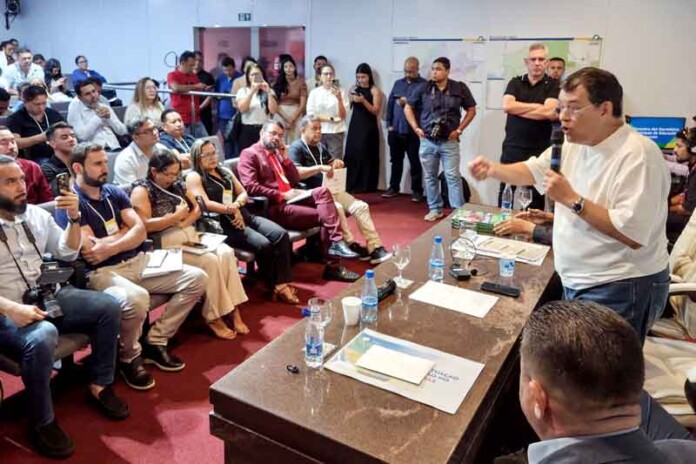 Reunião-em-Manaus-aborda-educação-indígena,-logística-e-merenda-escolar-no-estado