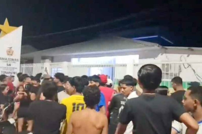 Suspeito-de-feminicídio-é-linchado-e-queimado-por-multidão-em-delegacia-em-Tonantind