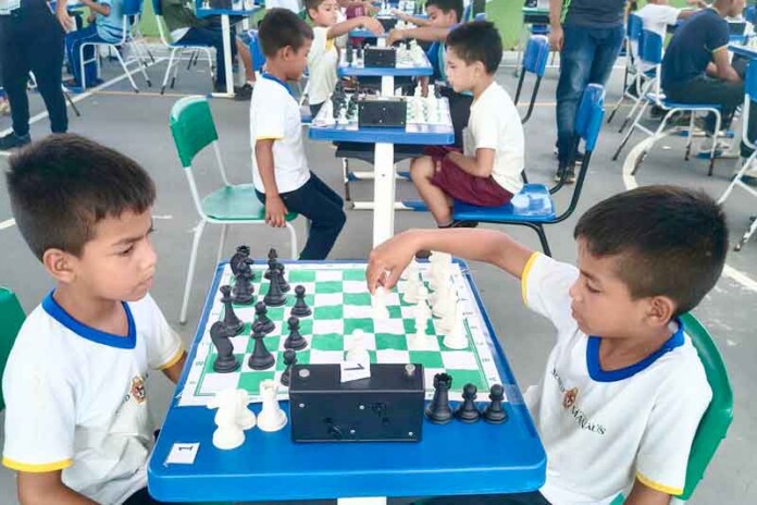 Torneio-de-xadrez-transforma-estudantes-em-verdadeiros-mestres-da-estratégia