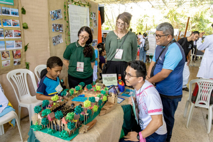 Escolas-de-Manaus-apresentam-projetos-de-ciência-e-inovação-em-evento-da-Ufam