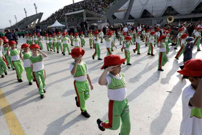 Escolas-militares-fazem-espetáculo-grandioso-em-homenagem-ao-Amazonas