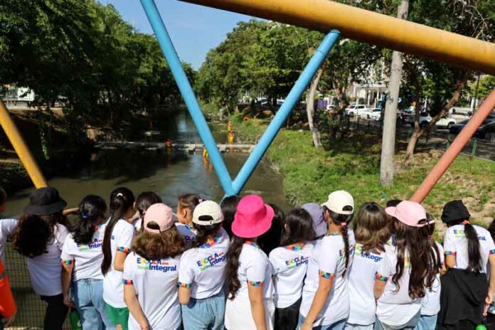 Estudantes-aprendem-sobre-preservação-ambiental-em-atividade-no-Parque-do-Mindu1