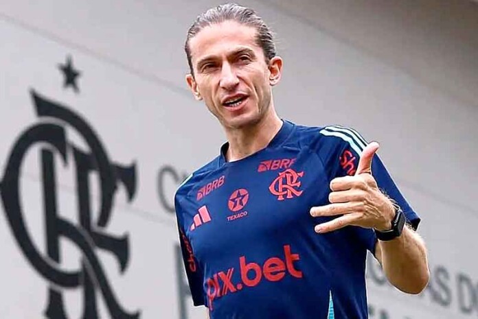 Filipe-Luís-celebra-primeiro-ano-no-comando-rubro-negro