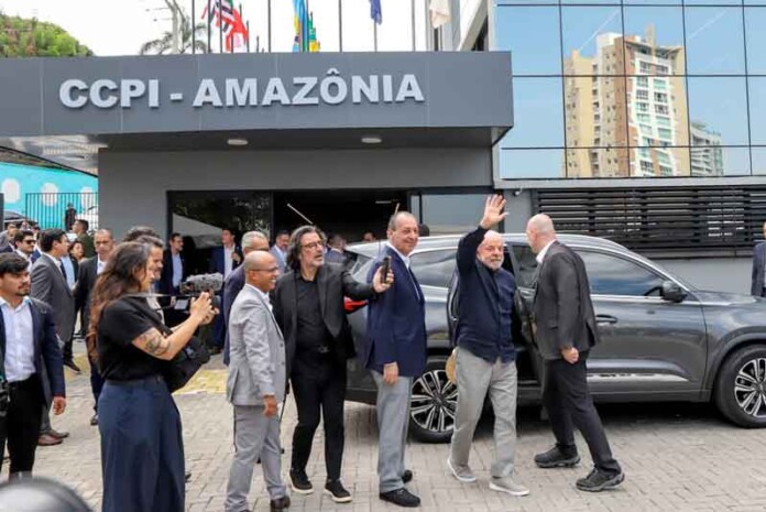 Lula-e-David-Almeida-inauguram-centro-policial-internacional-e-infovia-digital-em-Manaus