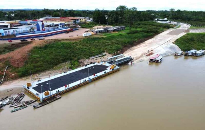 Senador-Eduardo-Braga-articula-avanços-em-transporte-fluvial-e-aéreo-no-Juruá