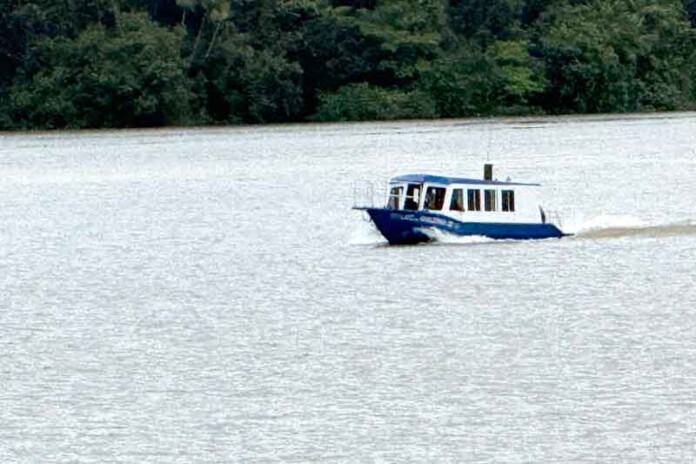 Sociedade-Bíblica-lança-nova-lancha-Luz-Amazônia-IV-para-ampliar-projeto-na-região