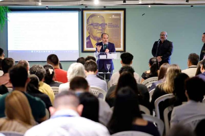 TCE-AM-recebe-palestra-internacional-sobre-Justiça-Intergeracional-e-Direitos-Humanos