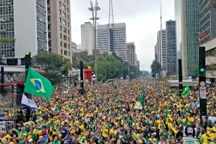 direita-ressurge-em-ato-pró-Bolsonaro-e-contra-Moraes