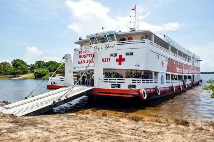 Barco-Hospital-chega-a-Beruri-com-atendimentos-e-cirurgias-gratuitas