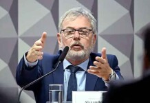 Ex-diretor do INSS cai no fogo cruzado da CPMI e tenta explicar fortuna misteriosa