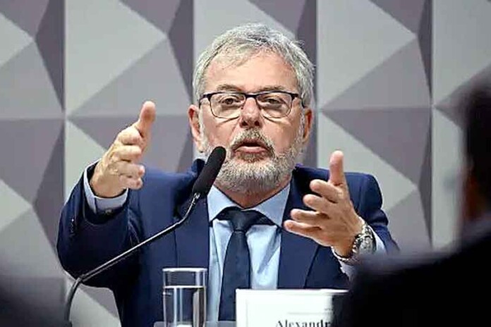 Ex-diretor-do-INSS-cai-no-fogo-cruzado-da-CPMI-e-tenta-explicar-fortuna-misteriosa