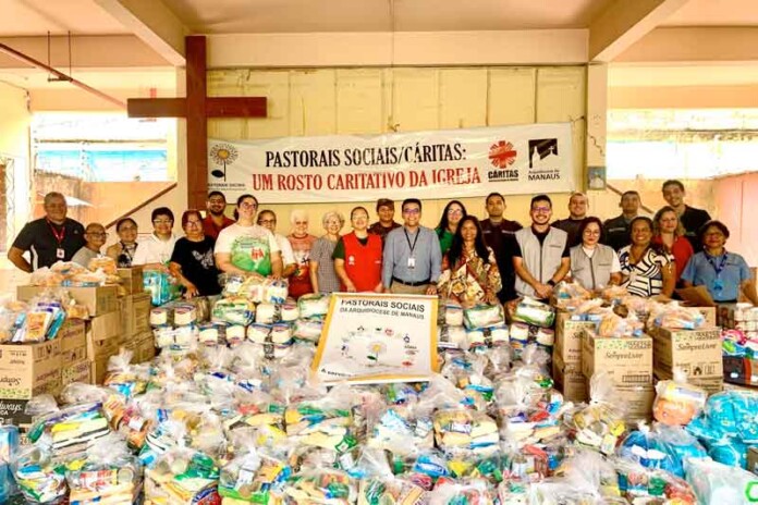 Exército,-PM-e-empresas-dão-exemplo-e-arrecadam-toneladas-de-alimentos-para-famílias