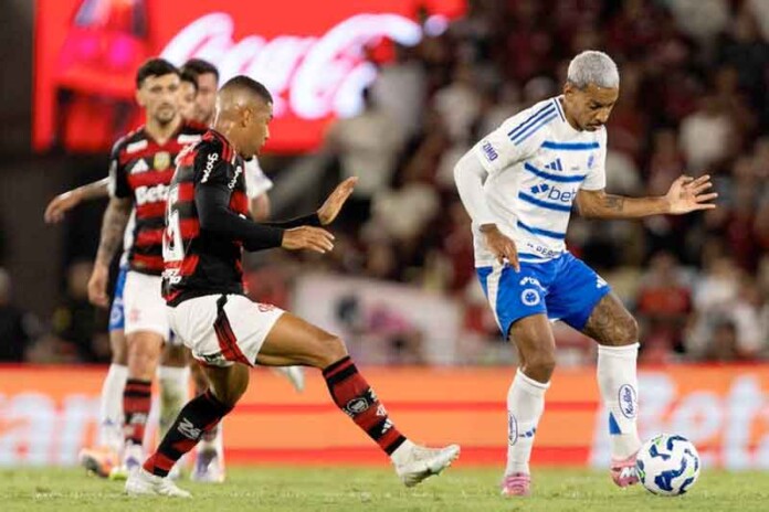 Flamengo-e-Cruzeiro-travam-duelo-sem-gols-e-deixam-torcida-na-bronca
