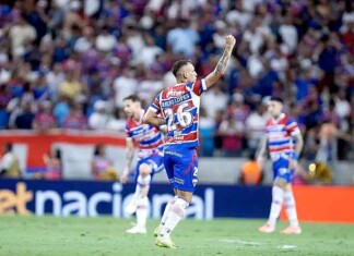 Fortaleza bate o Flamengo e acende esperança na reta final do Brasileirão