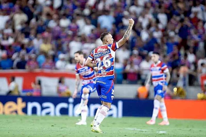 Fortaleza-bate-o-Flamengo-e-acende-esperança-na-reta-final-do-Brasileirão