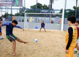 Gritos de alegria e bola rolando! Comunidade celebra nova era do esporte em Manaus