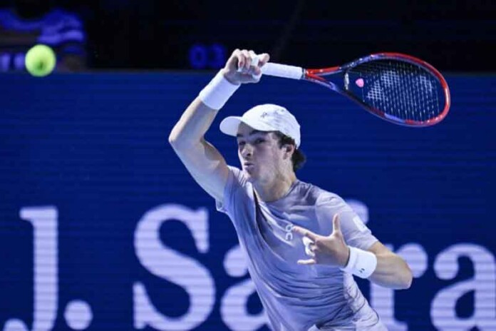 João-Fonseca-brilha-em-Paris-e-choca-o-mundo-do-tênis-com-virada-histórica