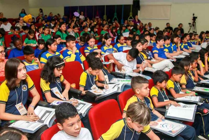 Manaus-entra-em-ritmo-de-prova!-Mais-de-34-mil-alunos-encaram-o-desafio-do-Saeb-2025