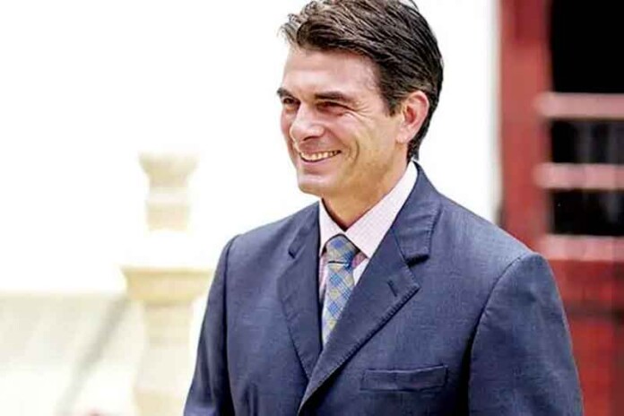 Paz-prioriza-soluções-econômicas-e-afasta-ditadores