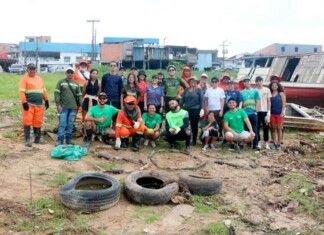 Rio Negro clama por socorro e voluntários atendem o chamado em mutirão em Manaus