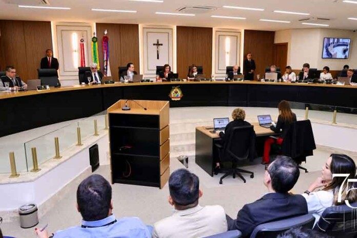 TCE-AM-faz-história