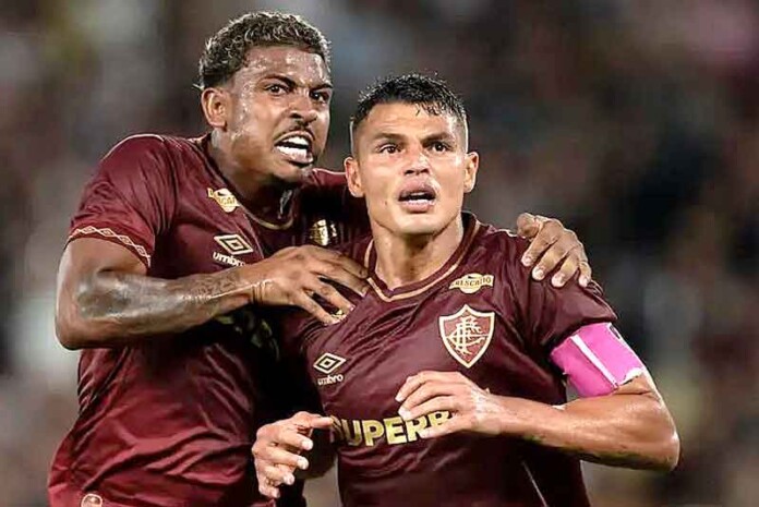 Thiago-Silva-vira-herói-com-golaço-salvador-nos-minutos-finais